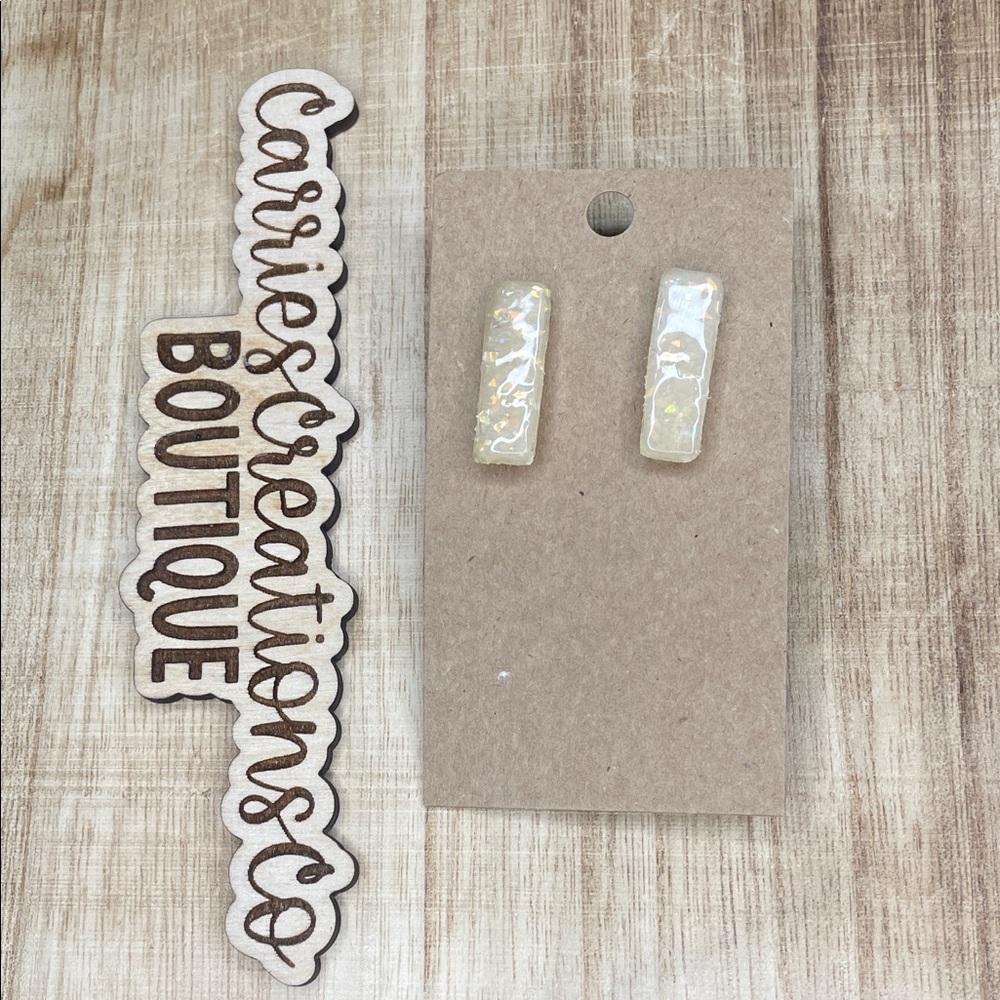 Iridescent Rectangular Stud Earrings - Cream/Opal Shine